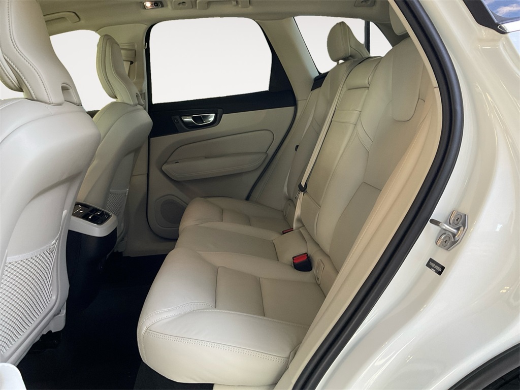 2021 Volvo XC60 T5 Inscription photo 13