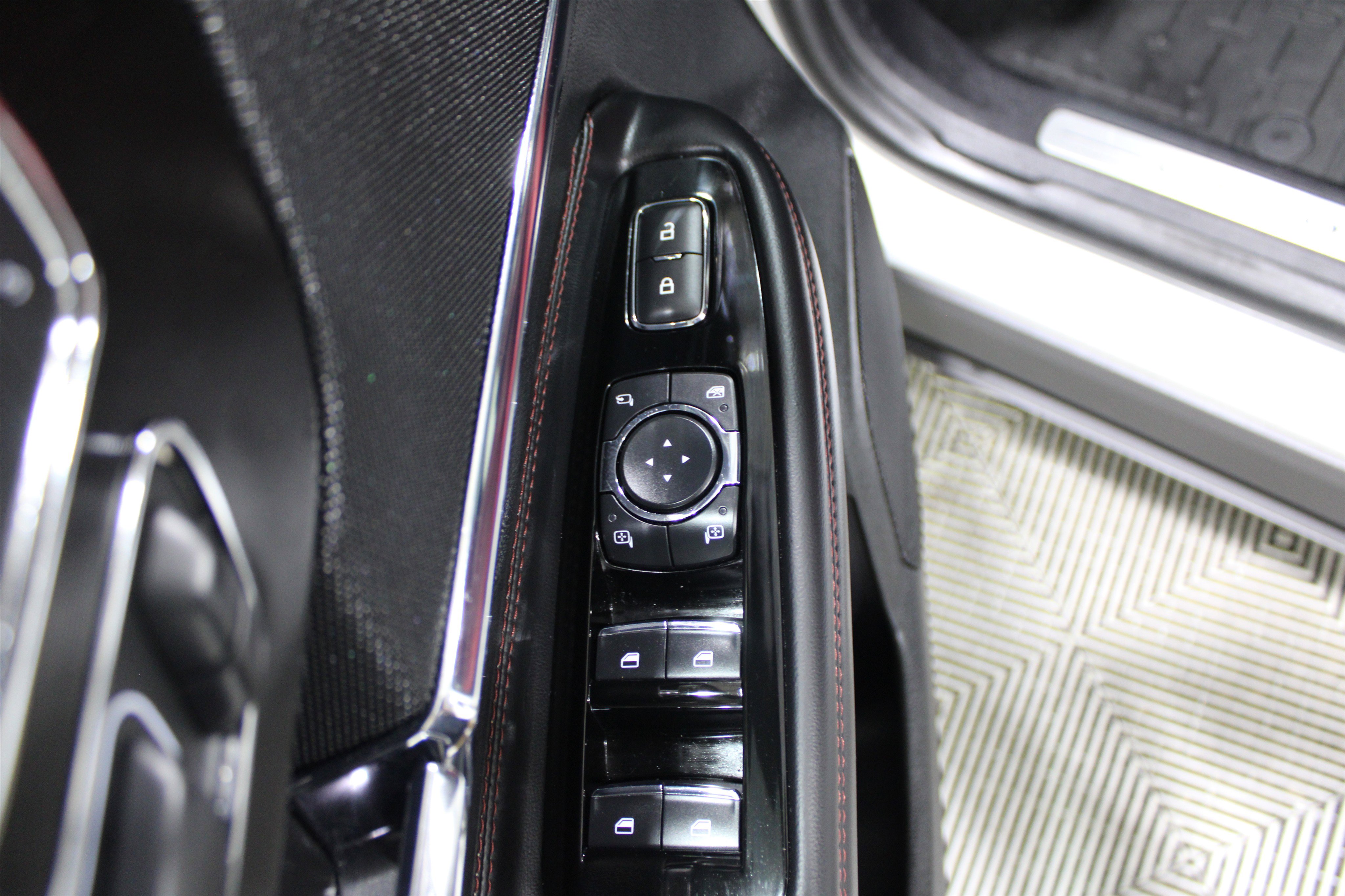 2023 Lincoln Corsair Reserve photo 3