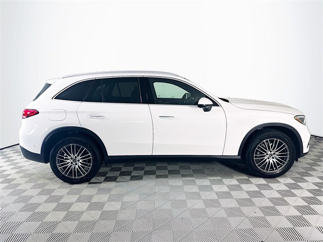 2026 Mercedes Benz GLC 300 photo 7