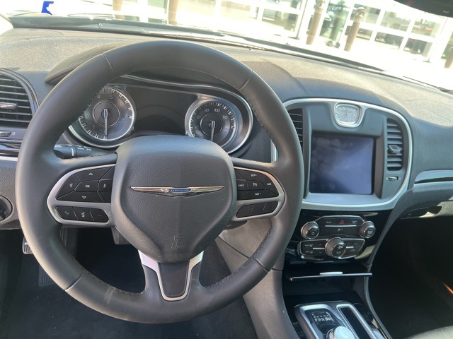 2023 Chrysler 300 Touring photo 9