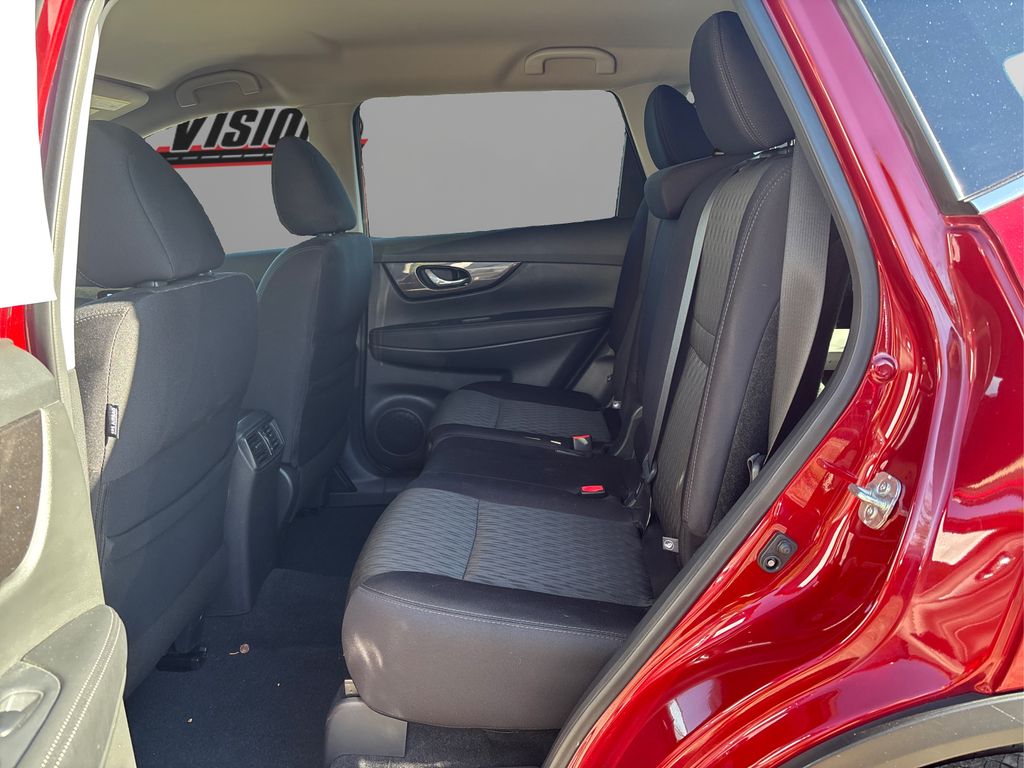 2019 Nissan Rogue SV photo 10