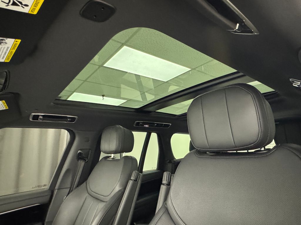 2023 Land Rover Range Rover SE photo 23