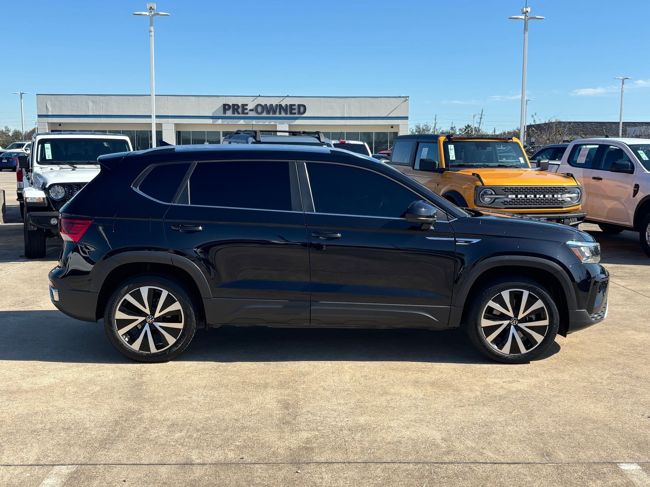 Used 2023 Volkswagen Taos SE with VIN 3VVEX7B21PM306903 for sale in Manvel, TX