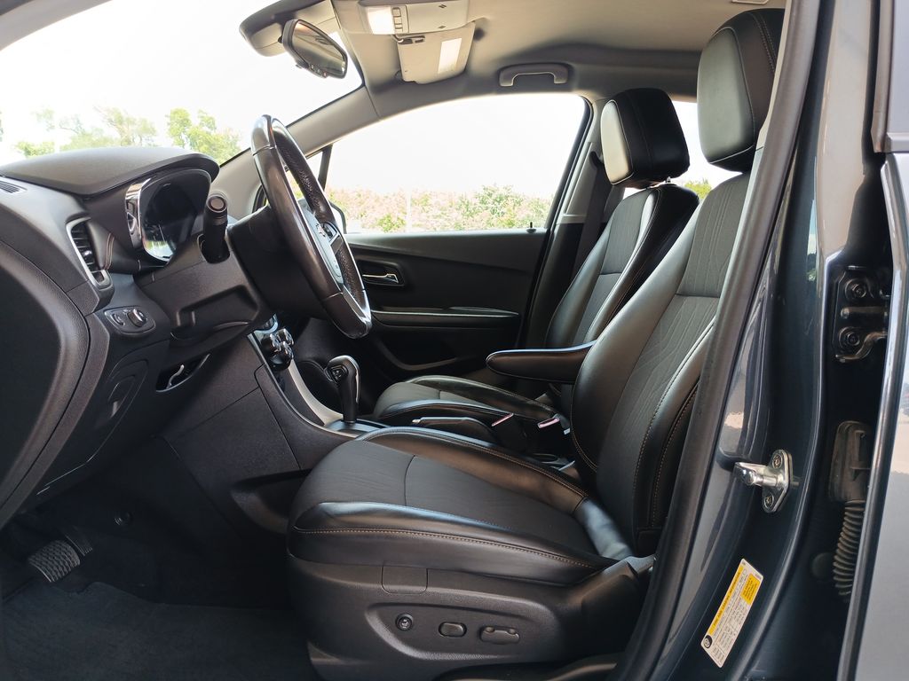 2022 Chevrolet Trax LT photo 17