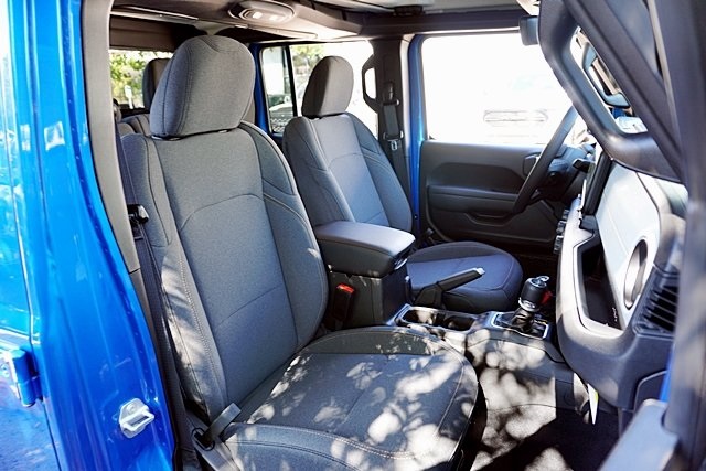 New 2025 Hydro Blue Pearl-Coat Exterior Paint Jeep Sport S image 17