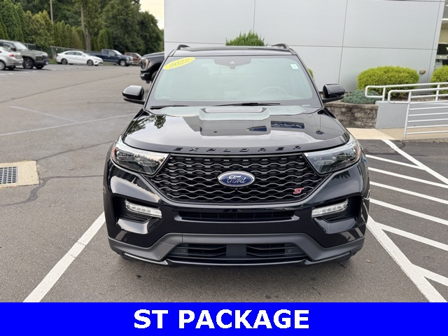 2022 Ford Explorer ST photo 2