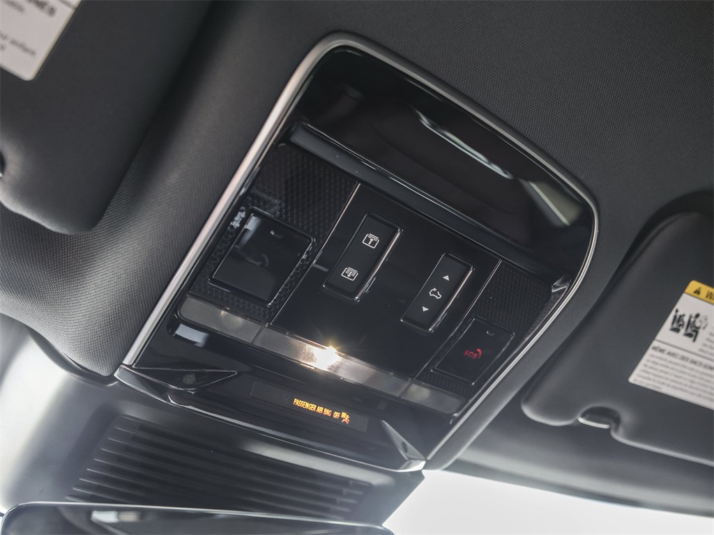 2025 Land Rover Range Rover SE photo 20