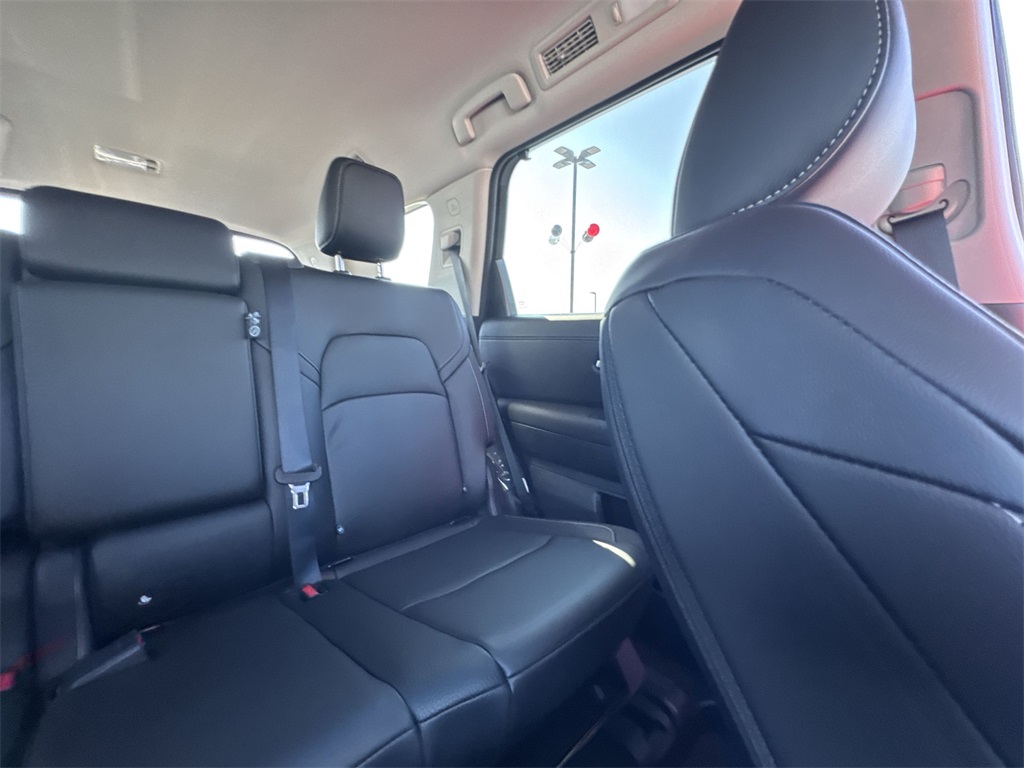 2025 Nissan Pathfinder SL photo 13