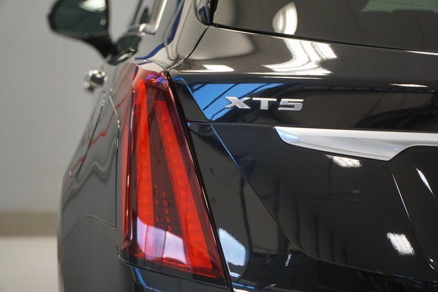 2022 Cadillac XT5 Premium Luxury photo 3