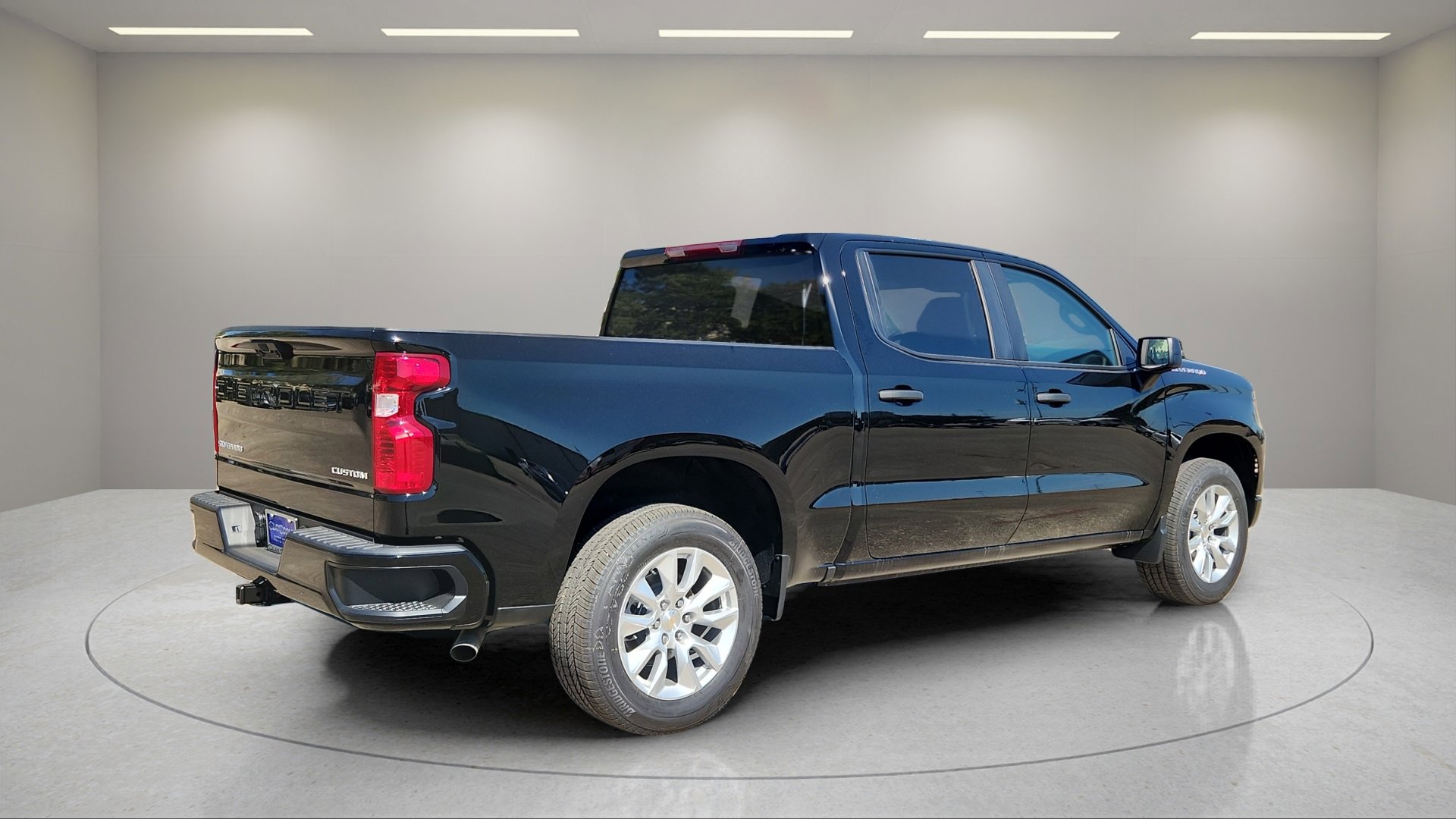 2026 Chevrolet Silverado 1500 Custom photo 2