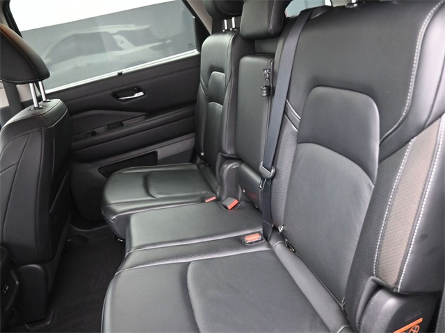 2022 Nissan Pathfinder SL photo 11