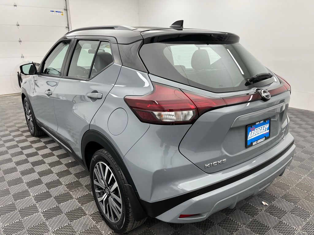 2023 Nissan Kicks SR photo 4