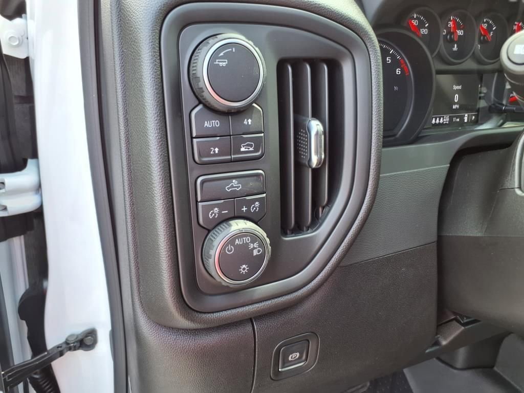 2025 Chevrolet Silverado 1500 Custom photo 11