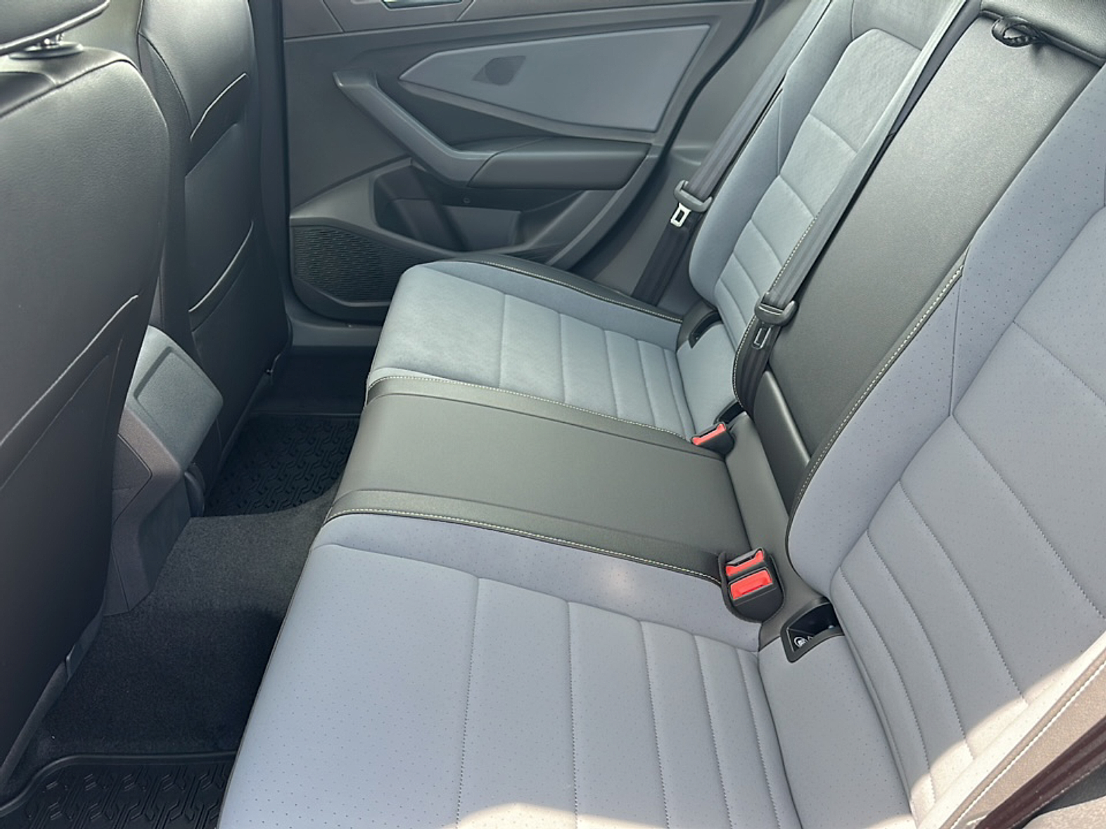 2025 Volkswagen Jetta 1.5T SE photo 8