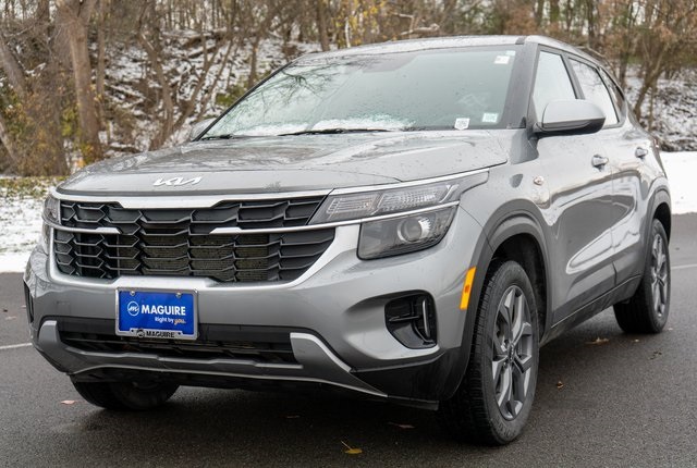 2024 Kia Seltos LX photo 2