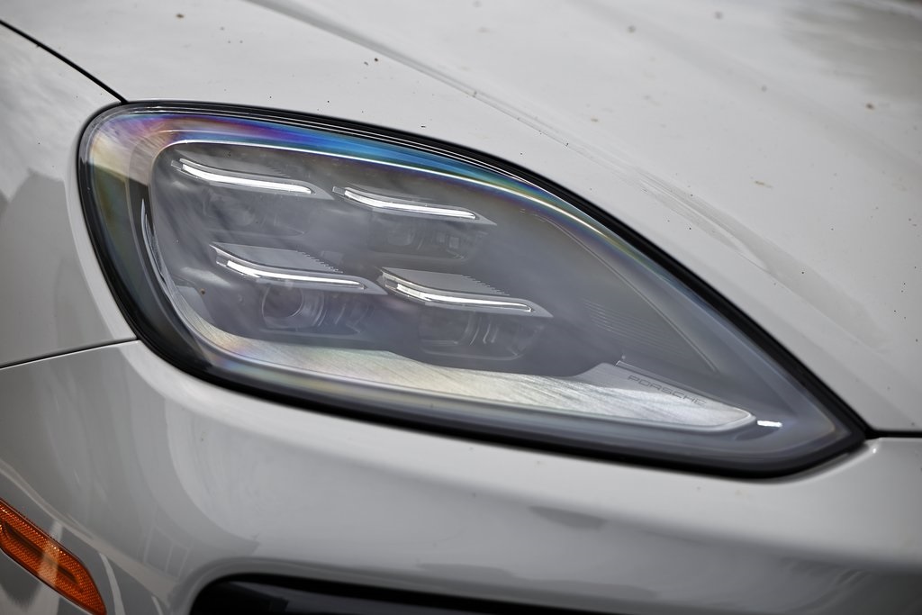2026 Porsche Cayenne photo 18
