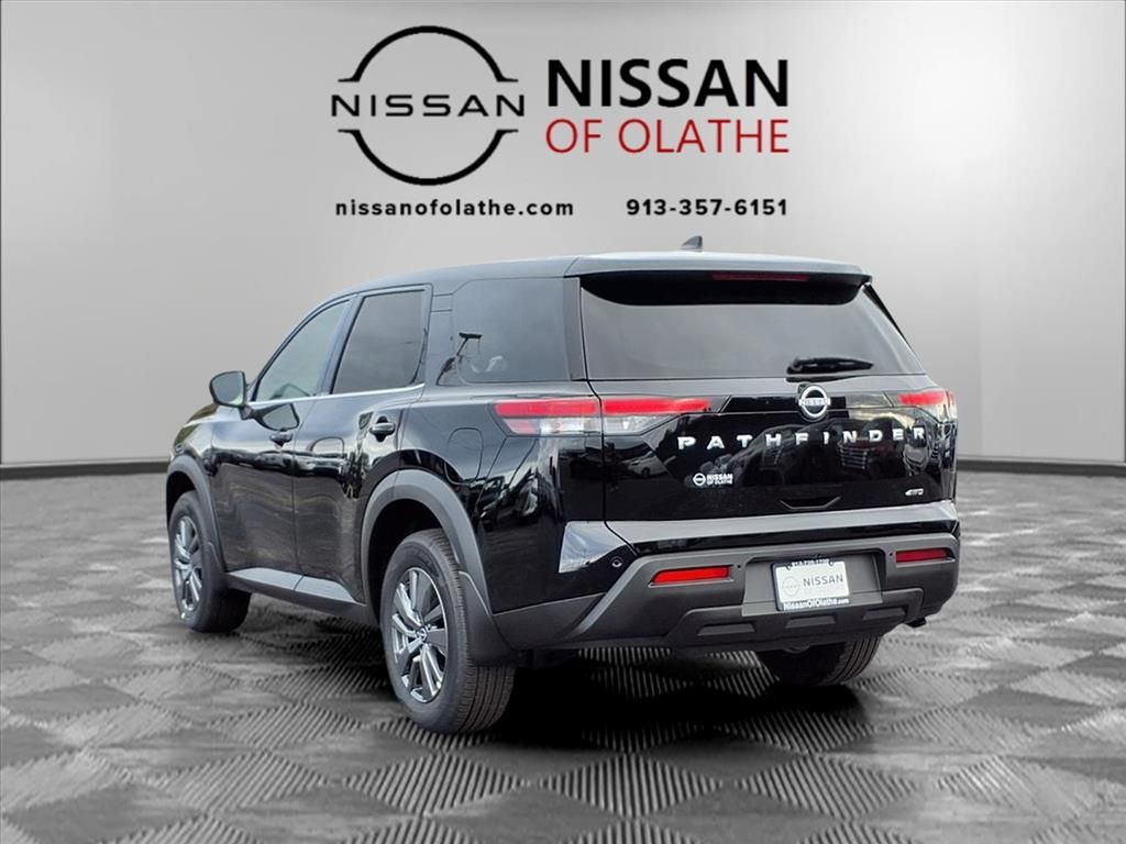 2025 Nissan Pathfinder S photo 2