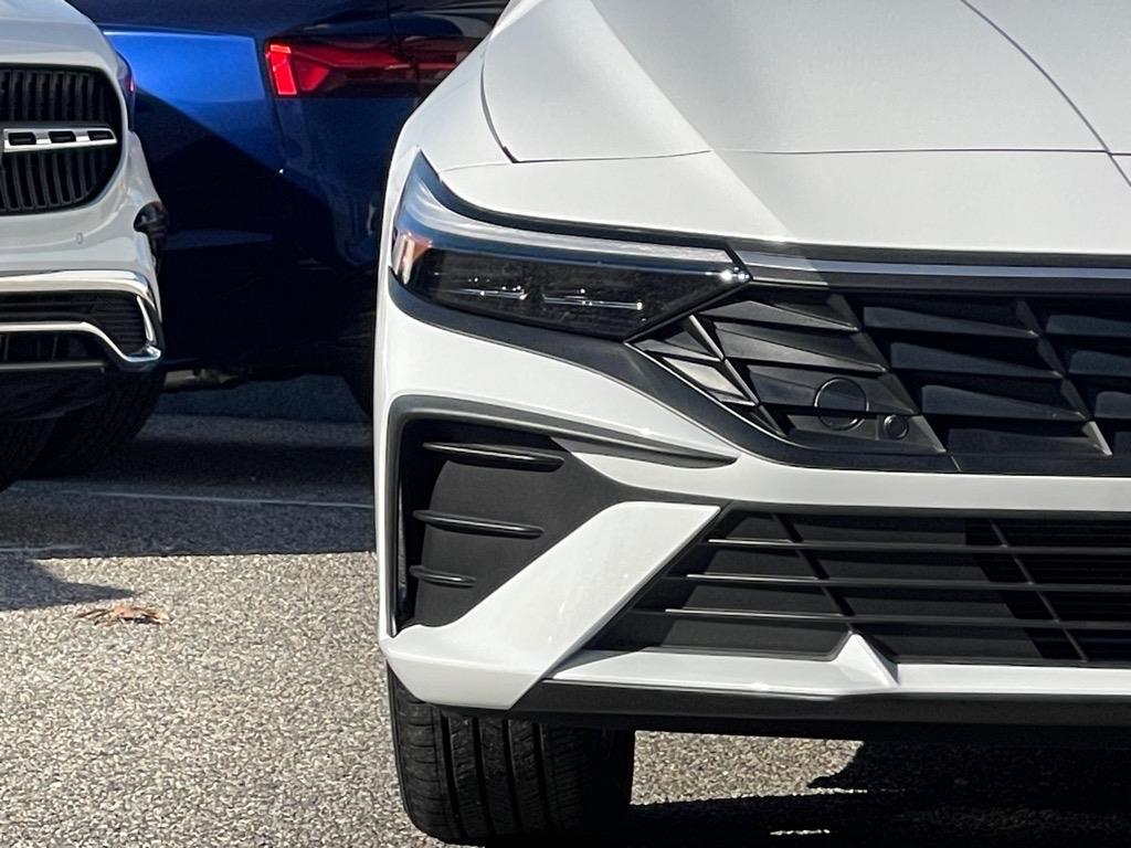 2024 Hyundai Elantra SEL photo 5