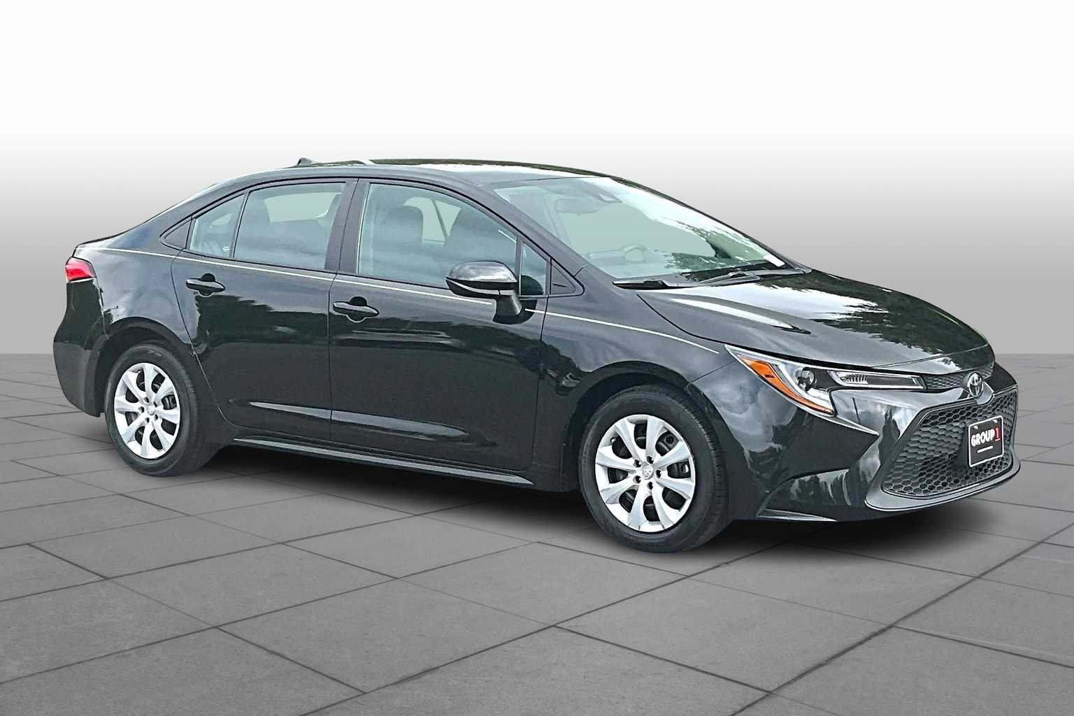 Used 2022 Toyota Corolla LE with VIN 5YFEPMAE4NP333639 for sale in Northfield, Minnesota