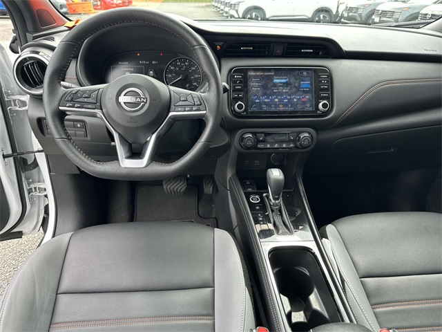 2023 Nissan Kicks SR photo 17