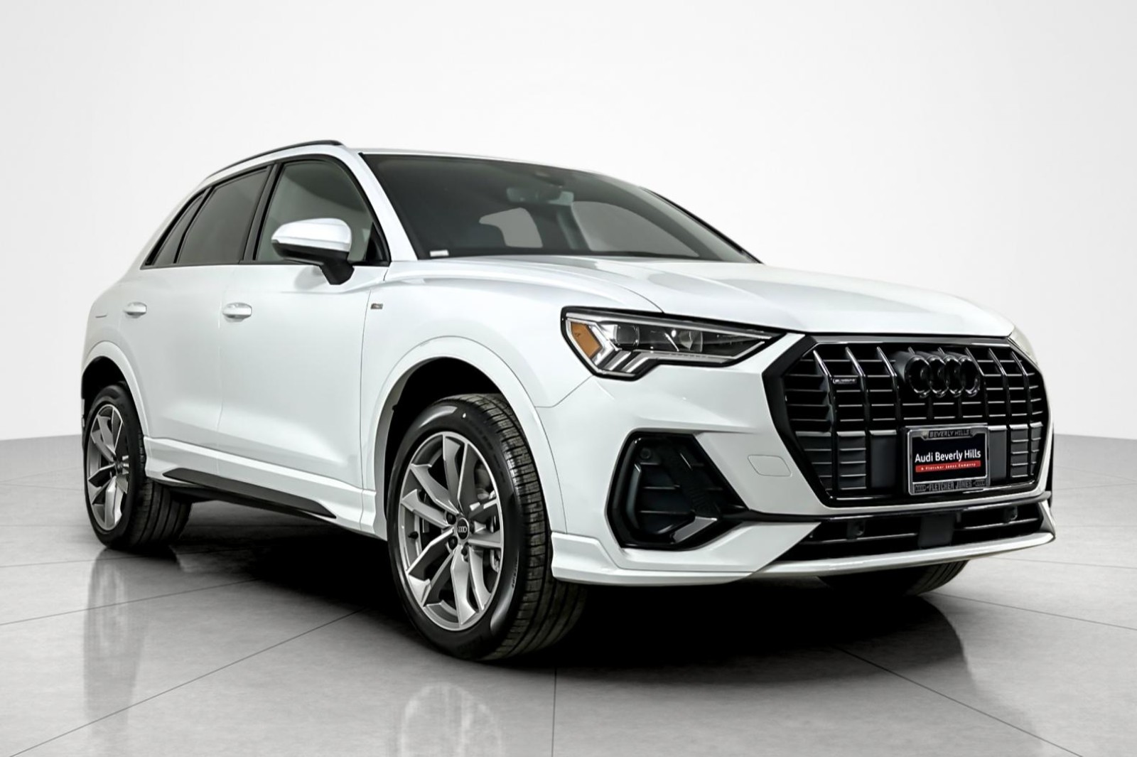 2025 Audi Q3 S line Premium 45 TFSI photo 2