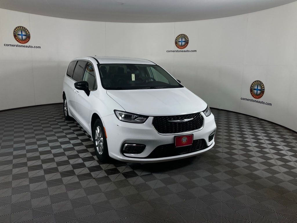 2024 Chrysler Pacifica Touring L photo 2