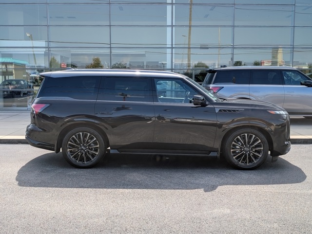 2026 Infiniti QX80 photo 7