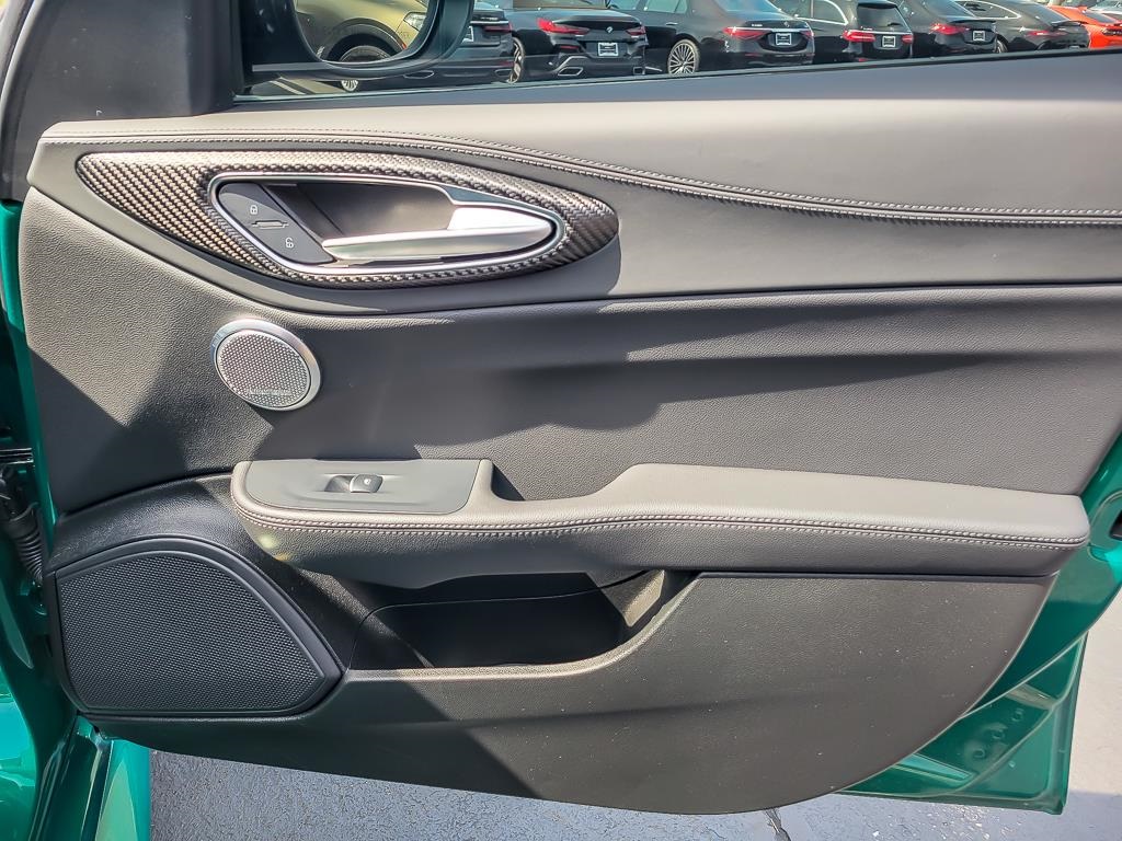 2024 Alfa Romeo Giulia Quadrifoglio photo 19