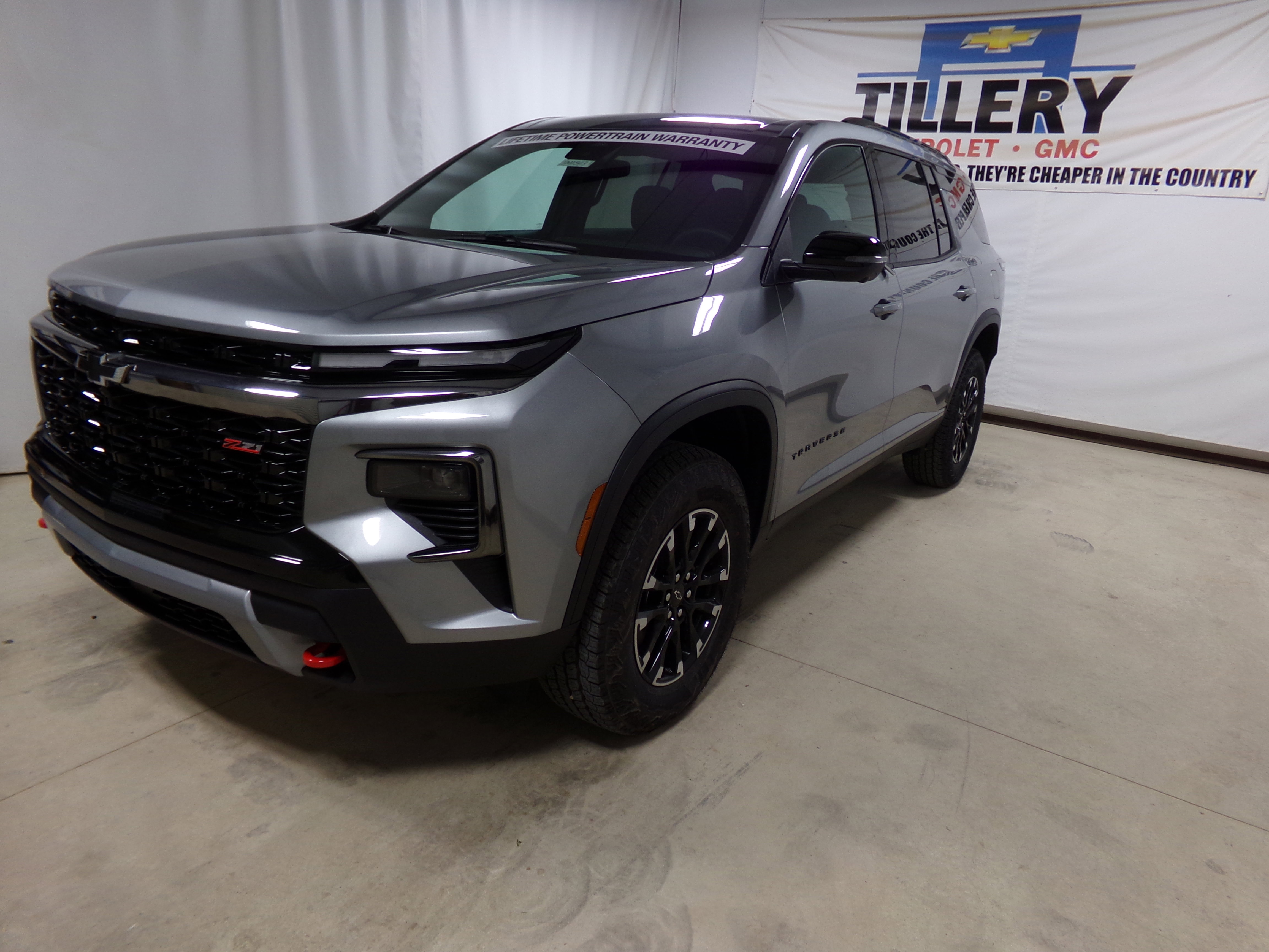 2025 Chevrolet Traverse Z71 photo 2