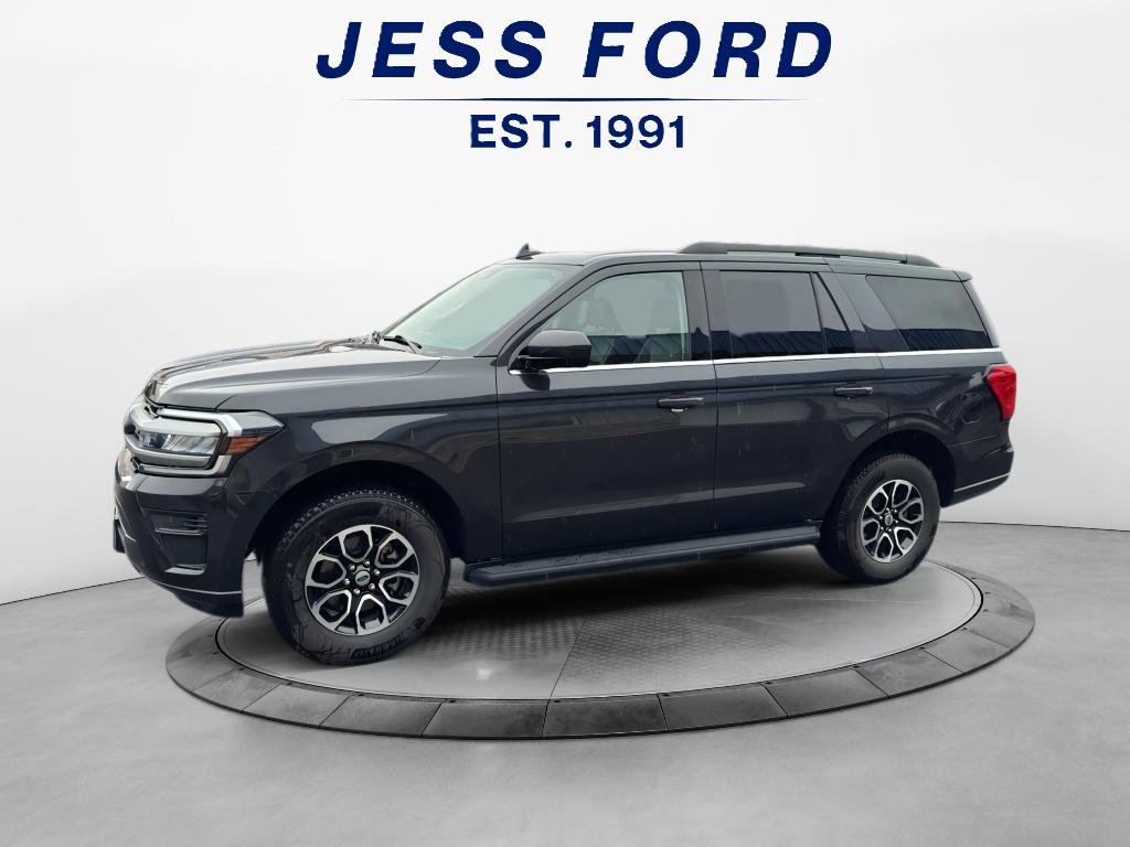 2024 Ford Expedition XLT photo 2