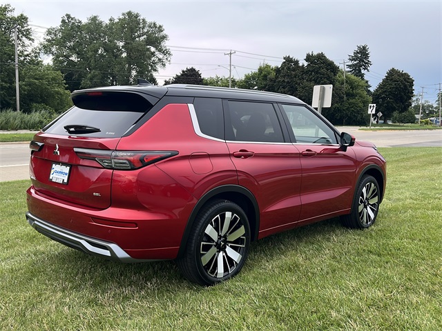 2025 Mitsubishi Outlander SEL photo 4
