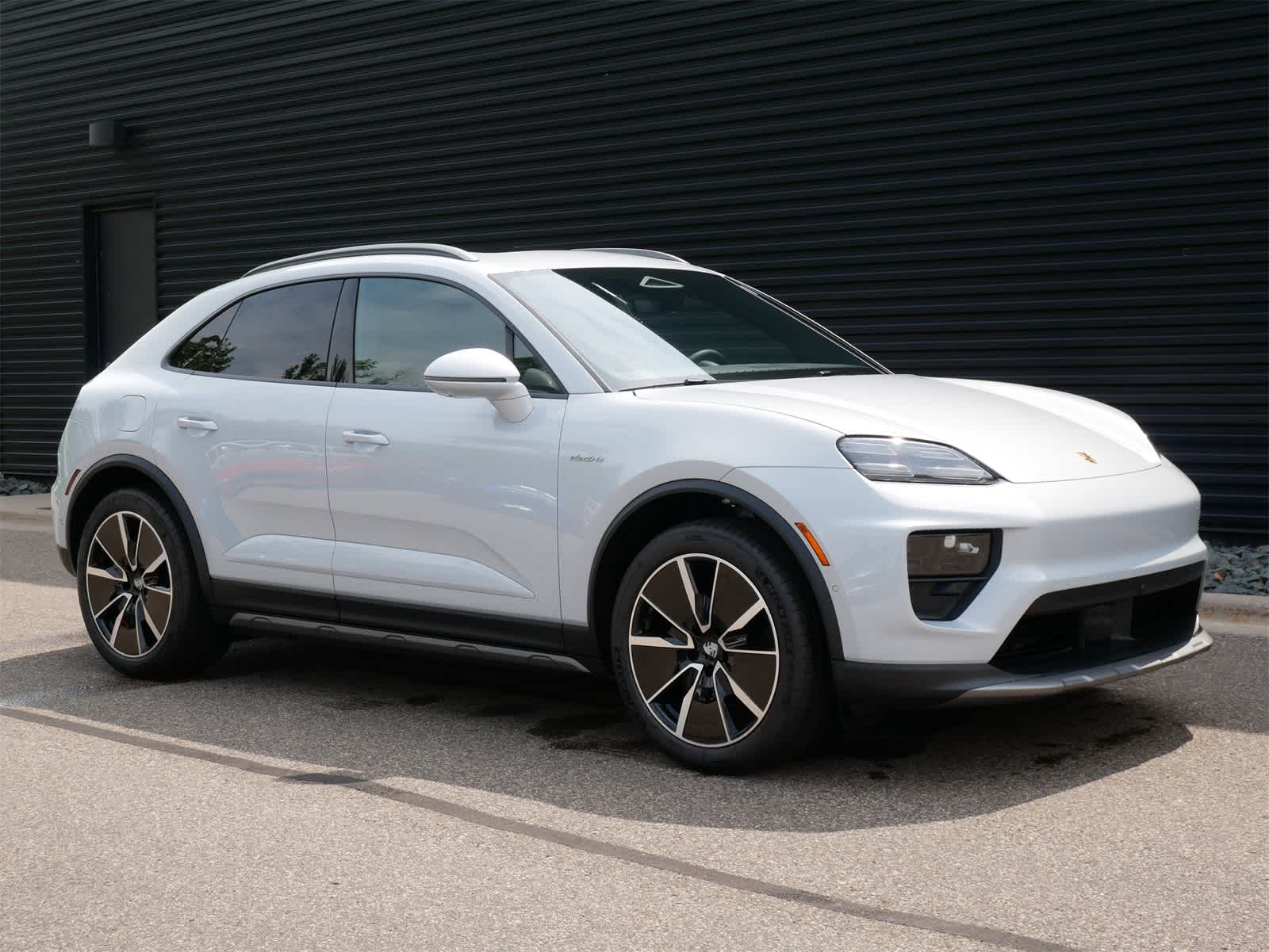 2025 Porsche Macan Electric 4 photo 26
