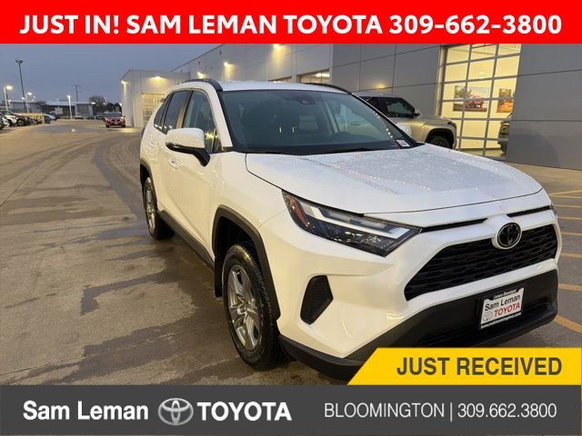 2025 Toyota RAV4 XLE's photo