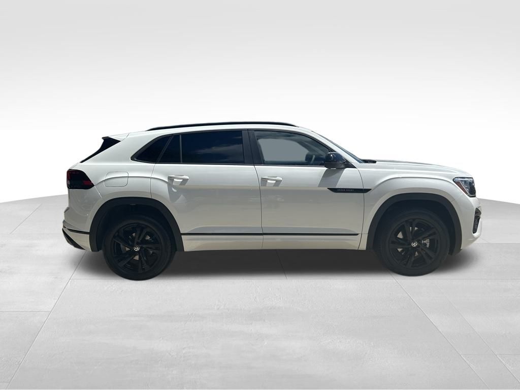 2026 Volkswagen Atlas Cross Sport SEL R-Line photo 2
