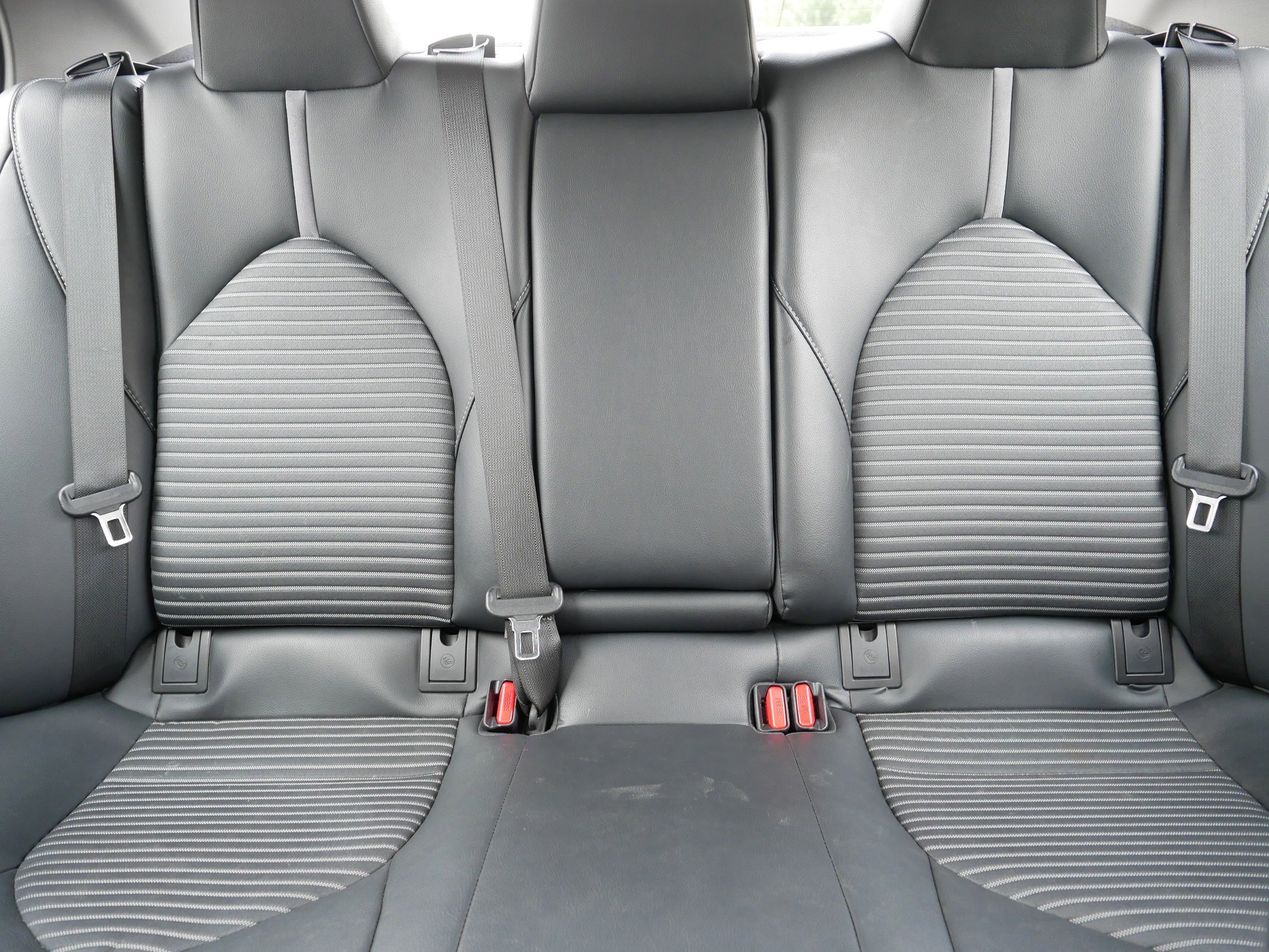 2019 Toyota Camry SE photo 12