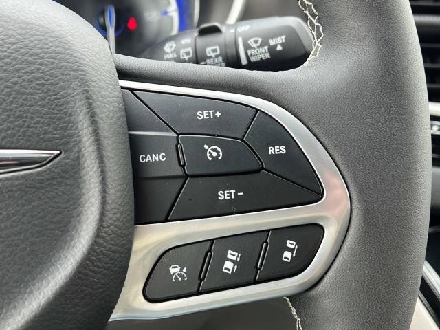 2024 Chrysler Pacifica Touring L photo 19