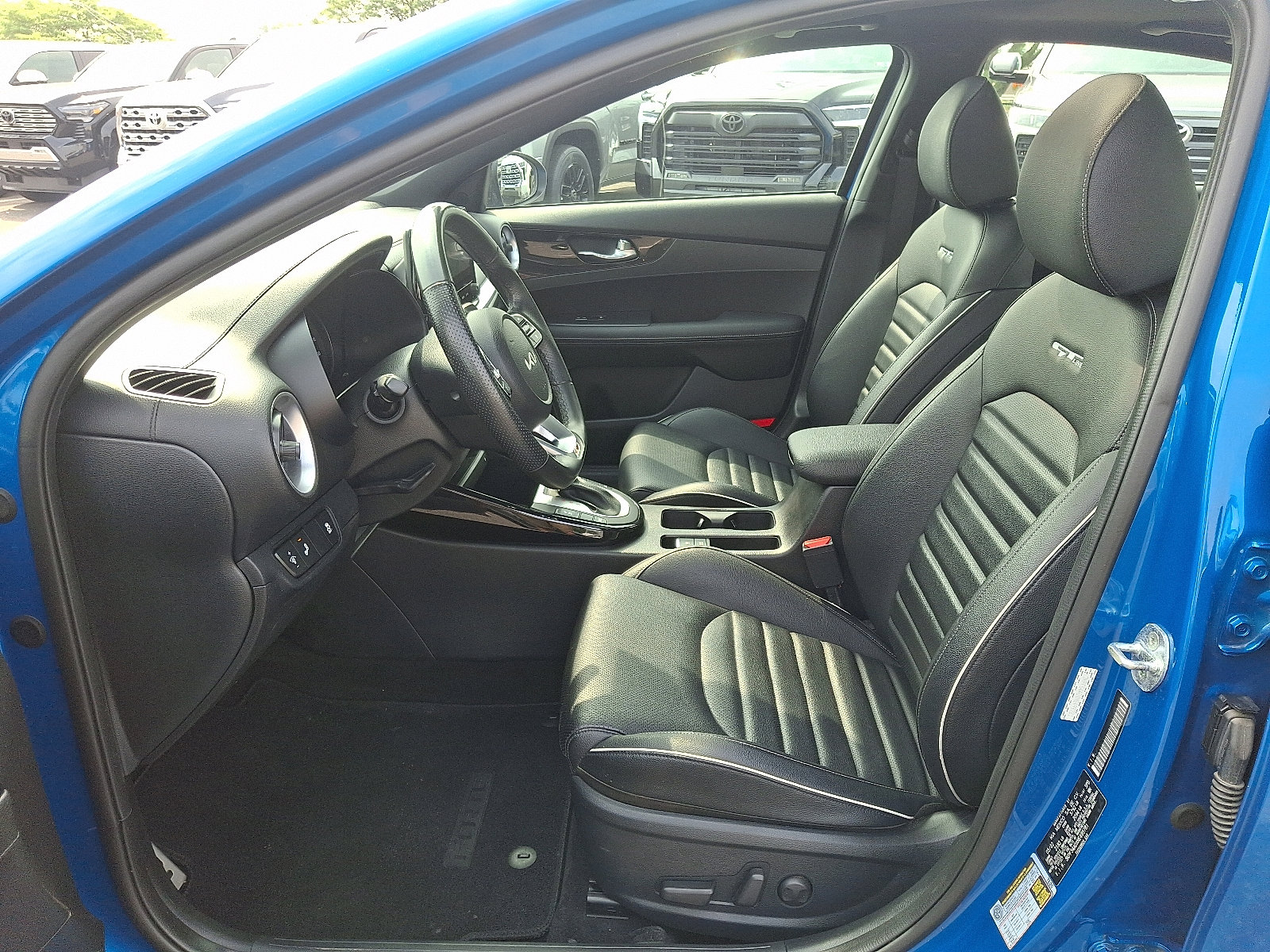 2022 Kia Forte GT-Line photo 13