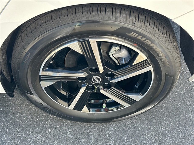 2024 Nissan Sentra SV photo 21