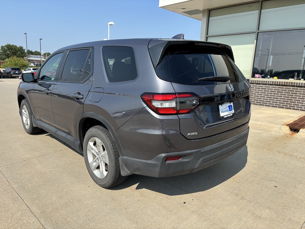 2023 Honda Pilot LX photo 6