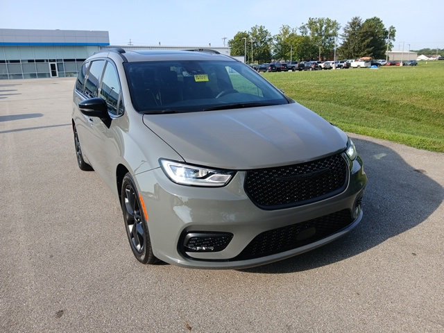2025 Chrysler Pacifica Limited photo 7