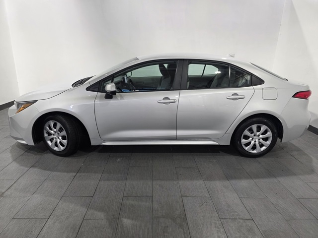 2023 Toyota Corolla LE photo 2