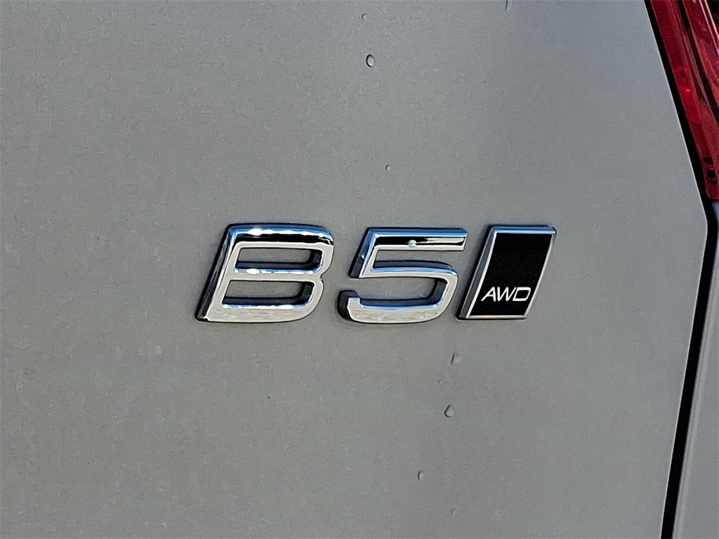 2025 Volvo XC40 Core photo 28
