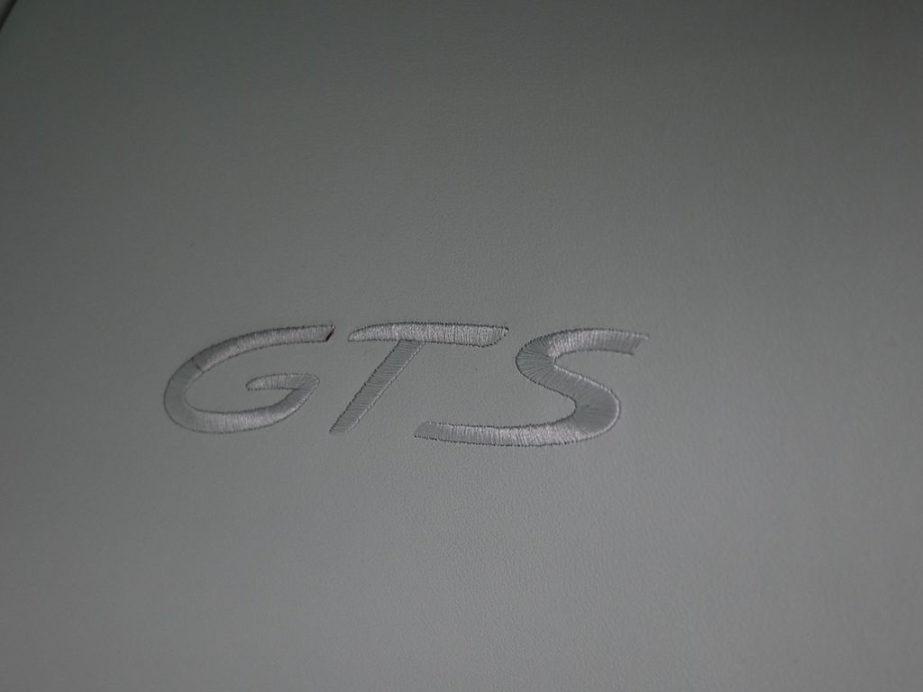 2026 Porsche Macan GTS photo 17