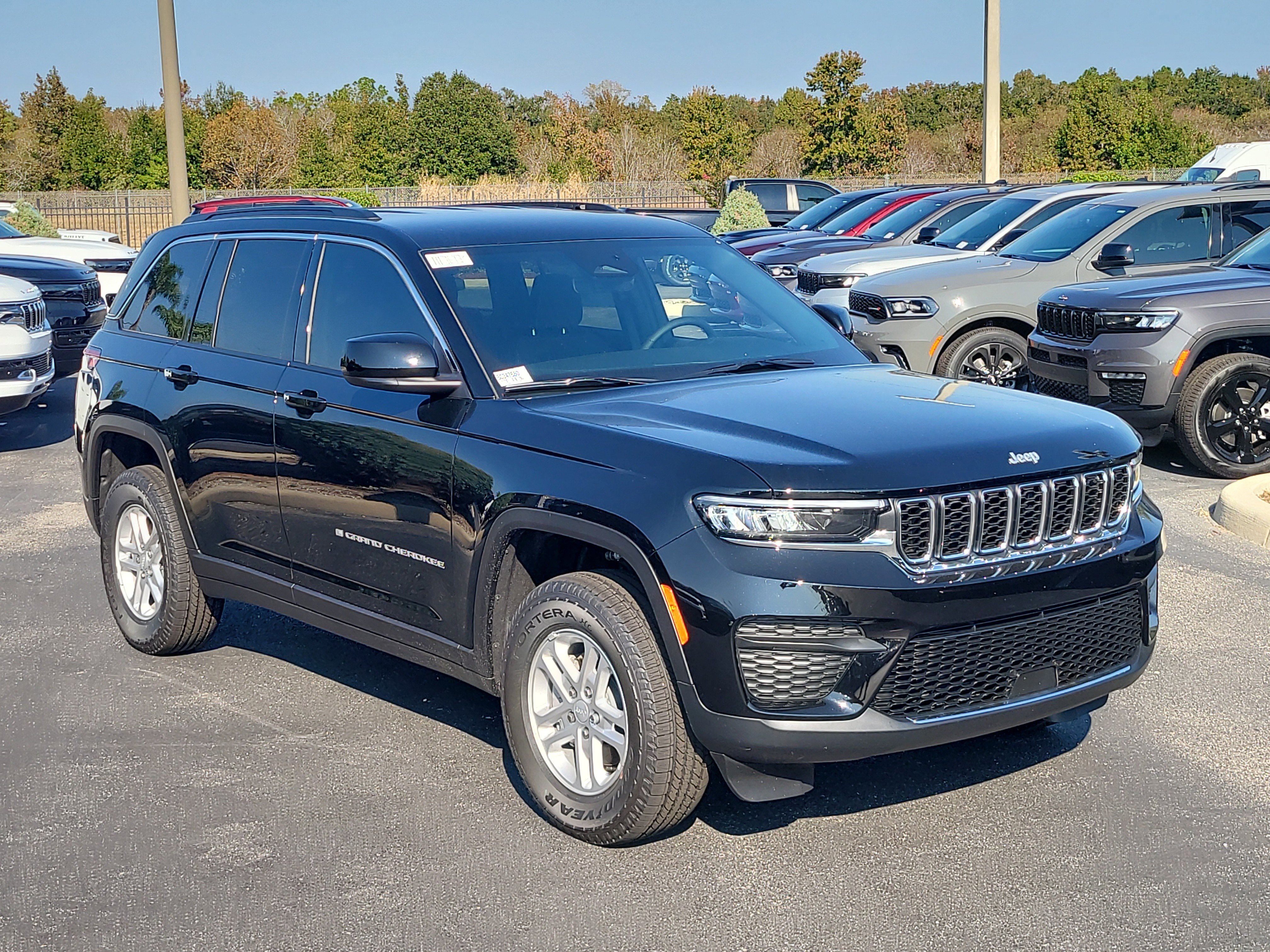 2025 Jeep Grand Cherokee Laredo's photo
