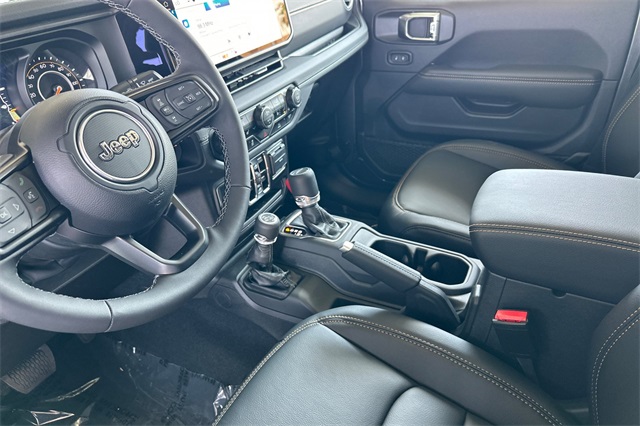 2025 Jeep Gladiator Sport photo 2
