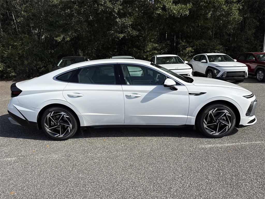 2026 Hyundai Sonata SEL Sport photo 2