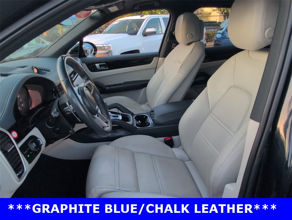 2021 Porsche Cayenne Base photo 2