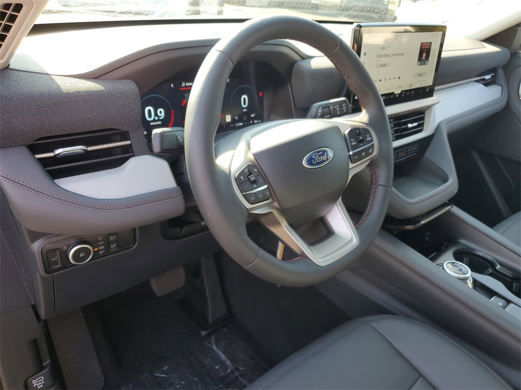 2025 Ford Explorer photo 8