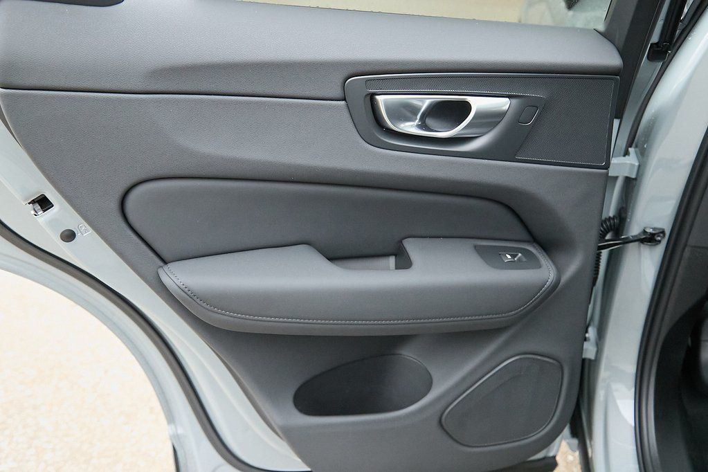 2026 VOLVO XC60 - Image 15