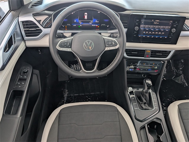 2025 Volkswagen Taos SE photo 8